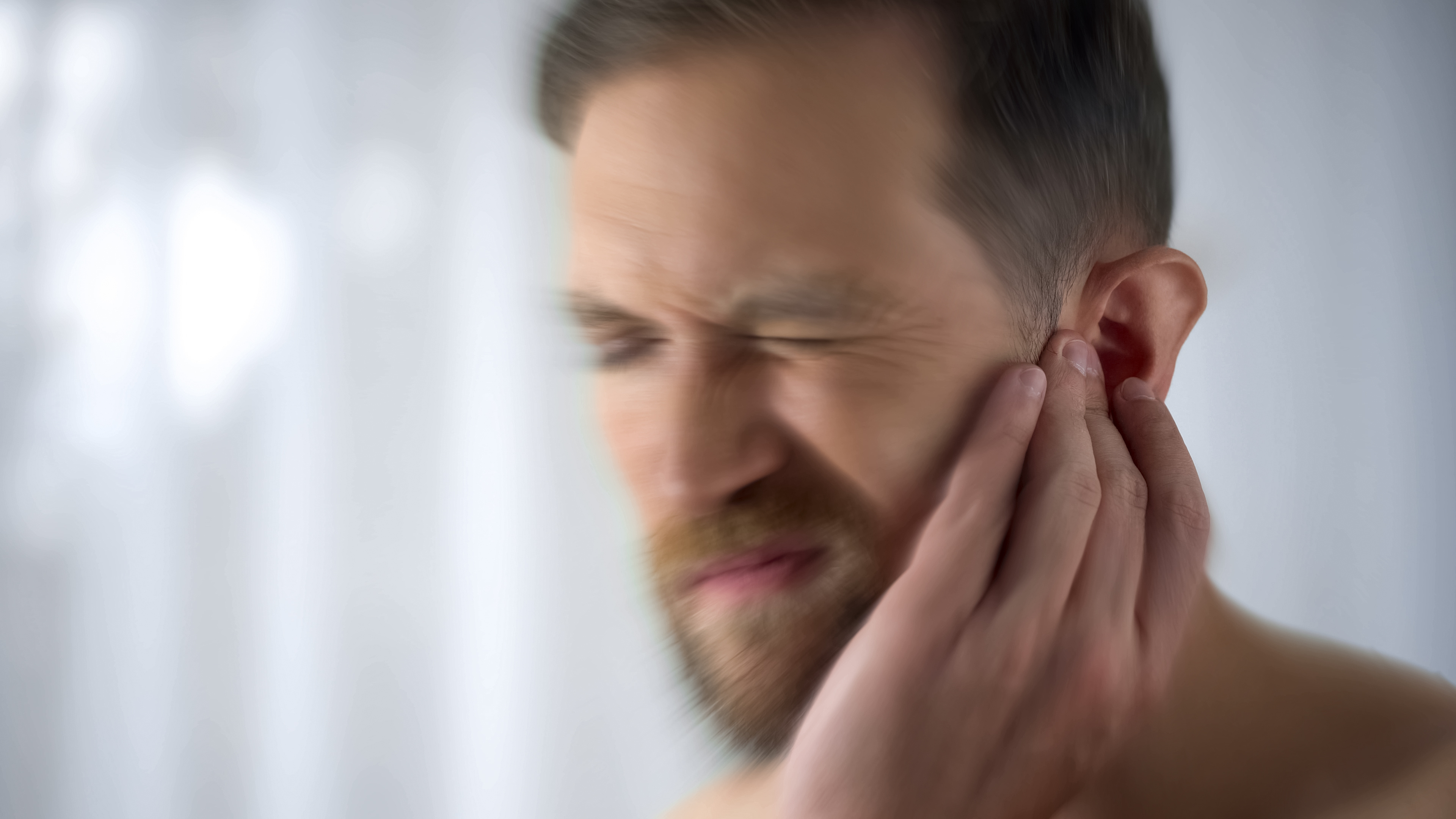 man with tinnitus